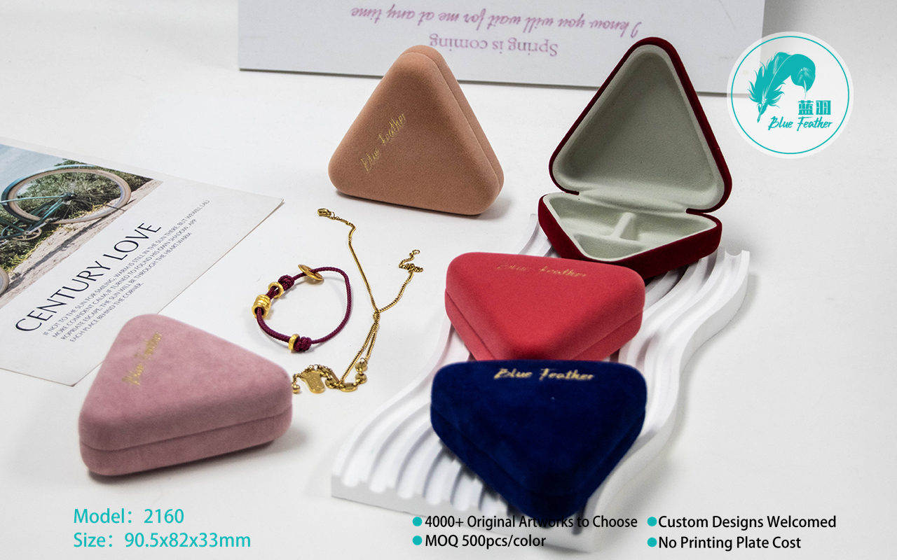 Luxury Velvet Triangle Jewelry Storage Elegant and Compact Travel Organizer
